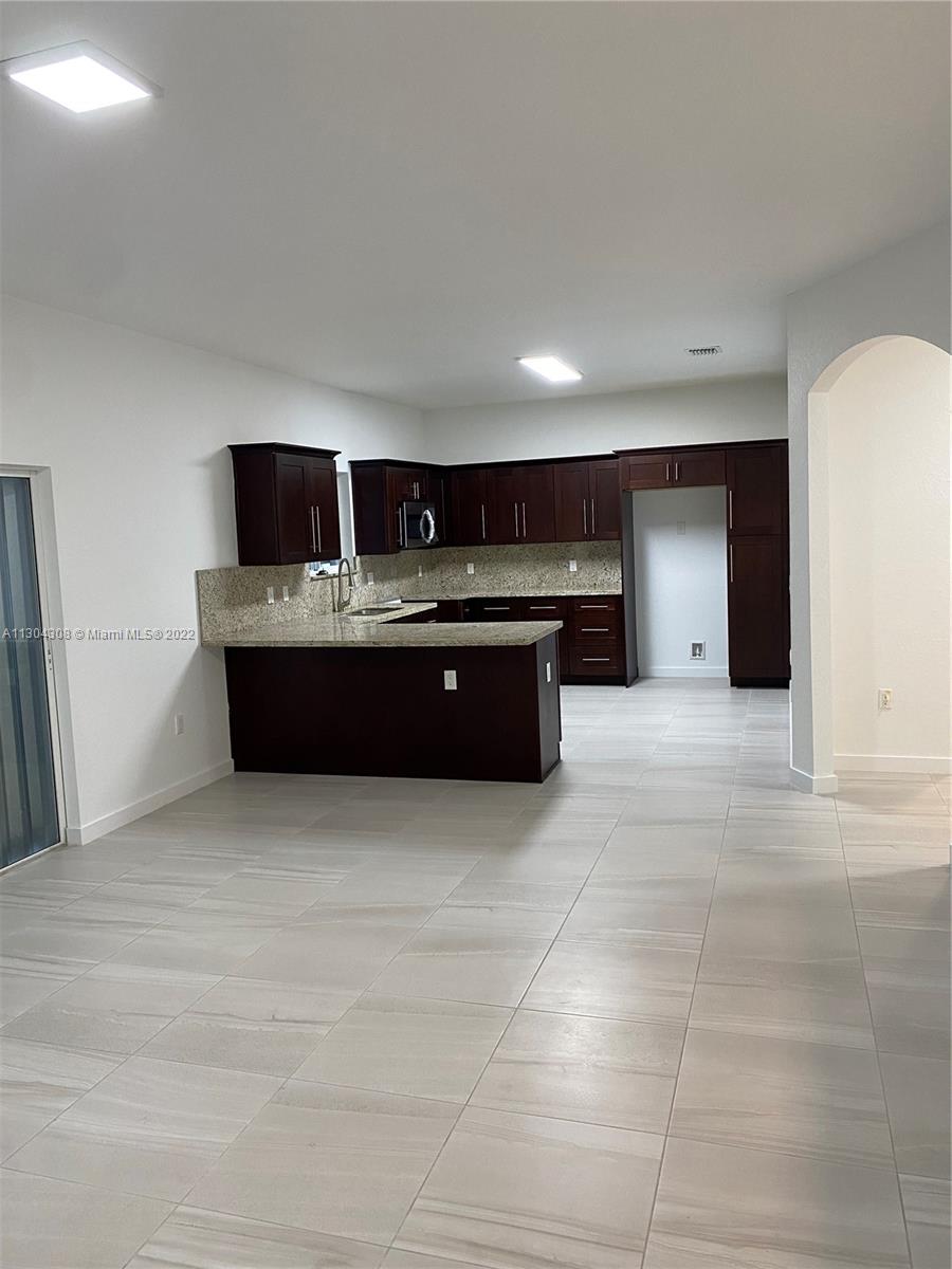 15400 NE 7th Ave Unit: 15400