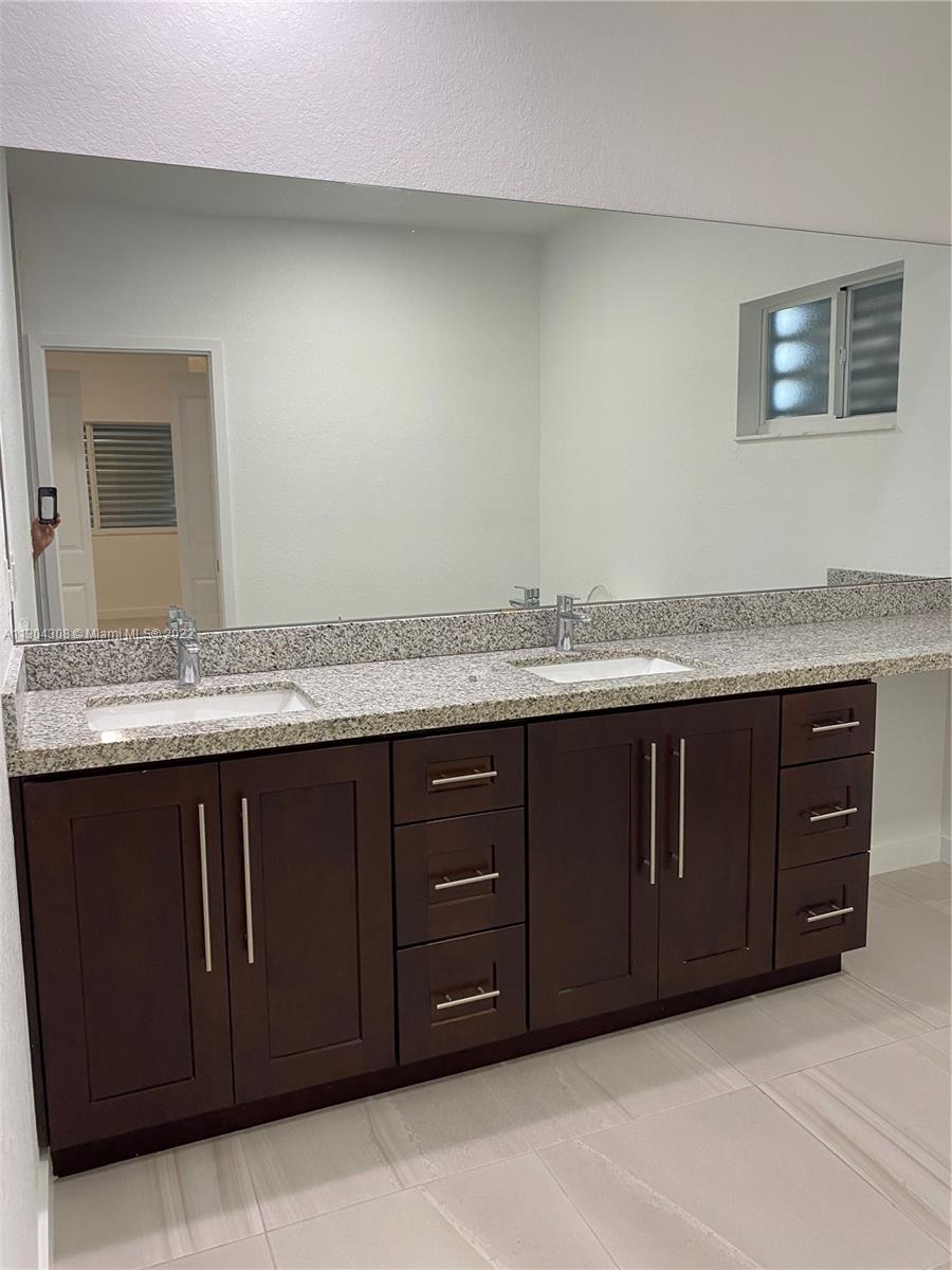 15400 NE 7th Ave Unit: 15400