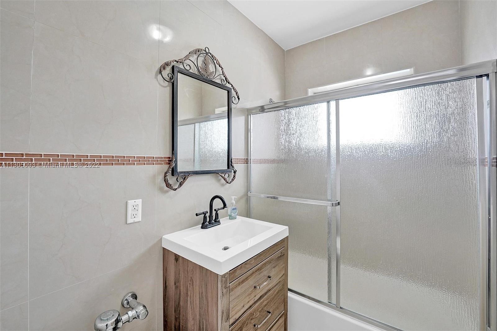 2250 Bay Dr Unit: 14