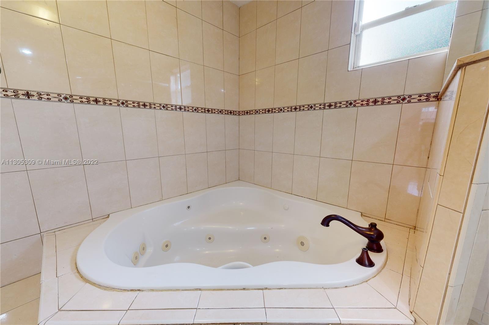 854 NW 30th Pl