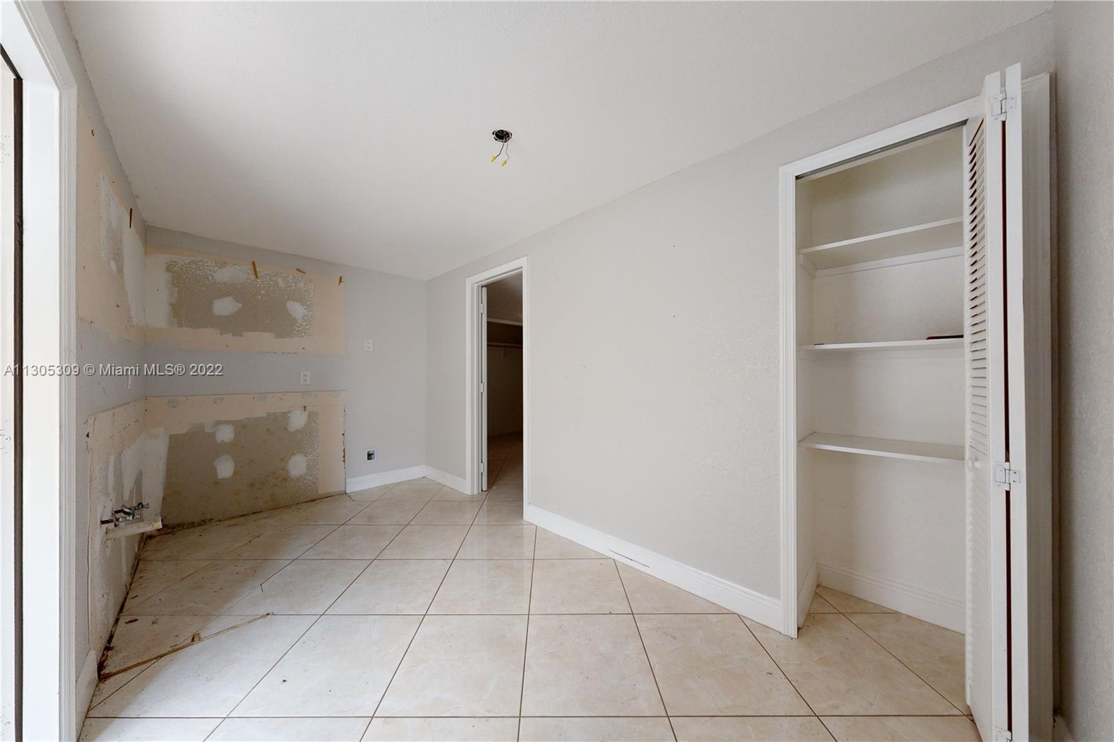 854 NW 30th Pl