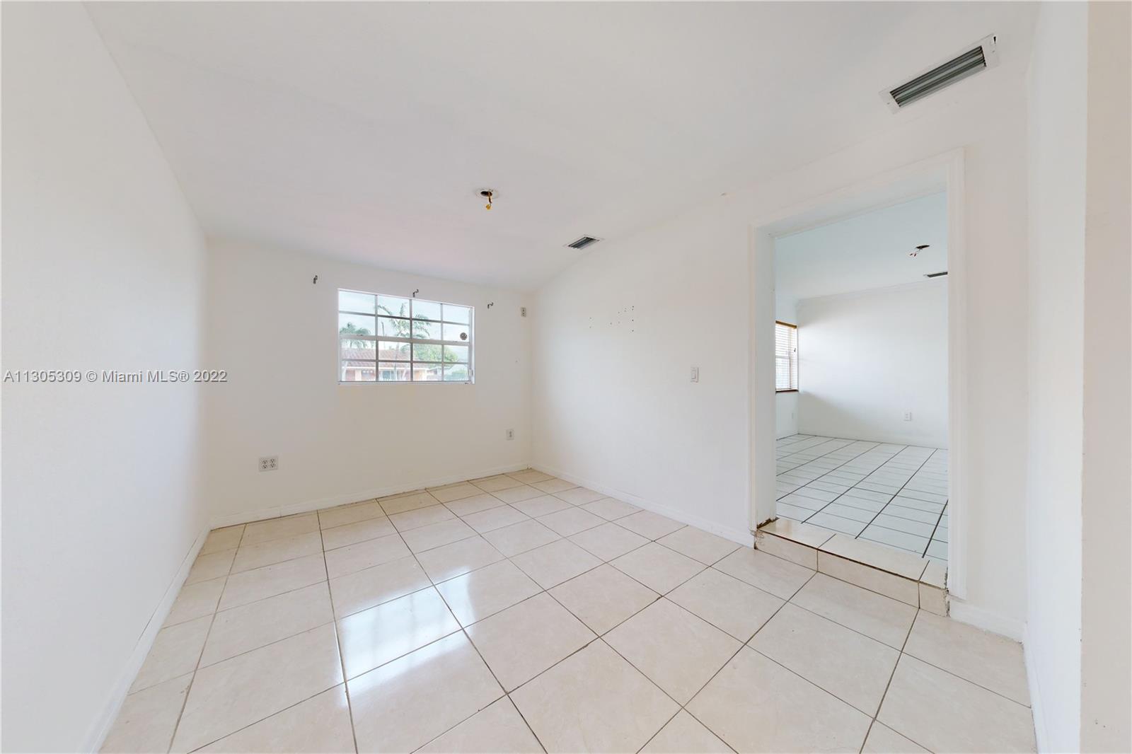 854 NW 30th Pl