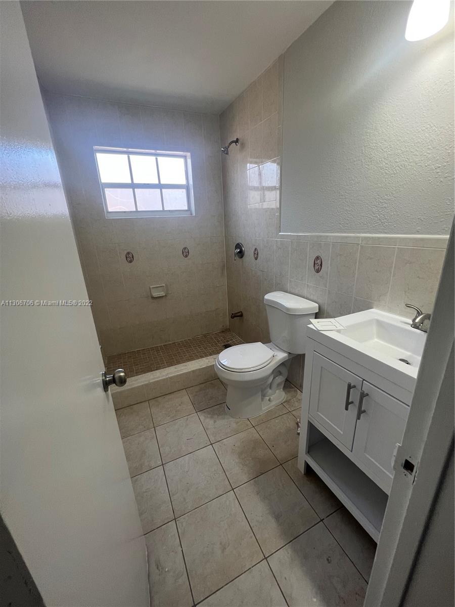 1354 SW 21st Ter Unit: REAR