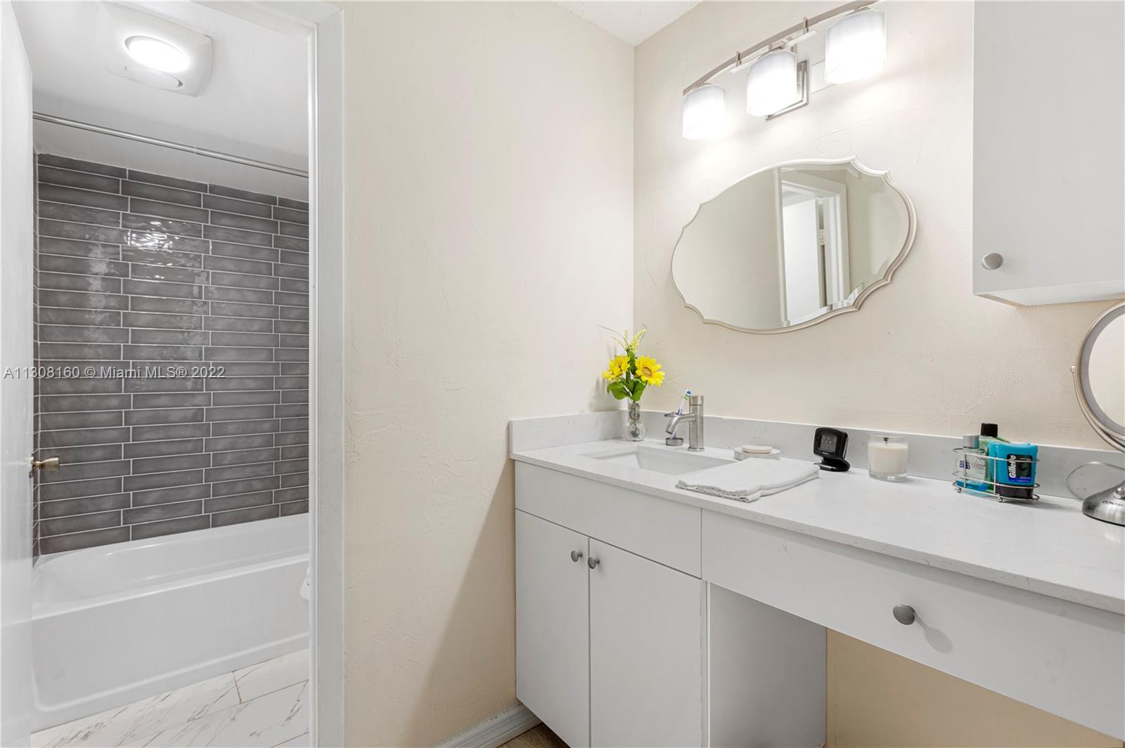 10850 N Kendall Dr Unit: 303