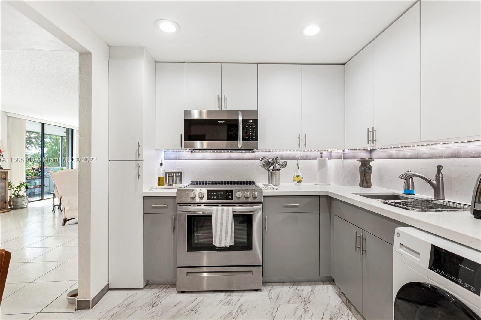 10850 N Kendall Dr Unit: 303