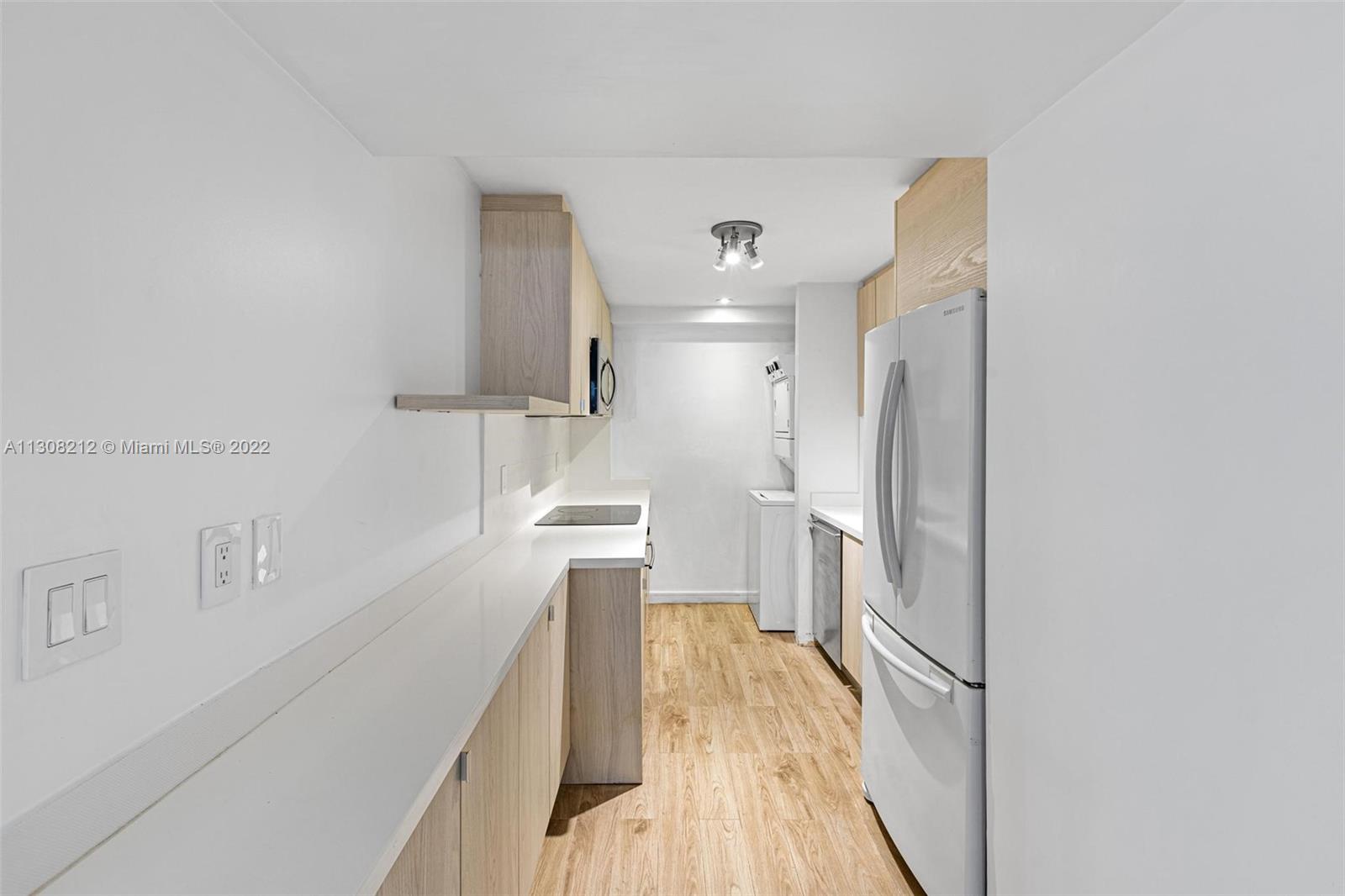 905 NE 199th St Unit: 108