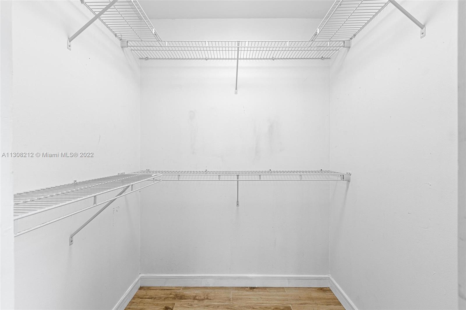 905 NE 199th St Unit: 108