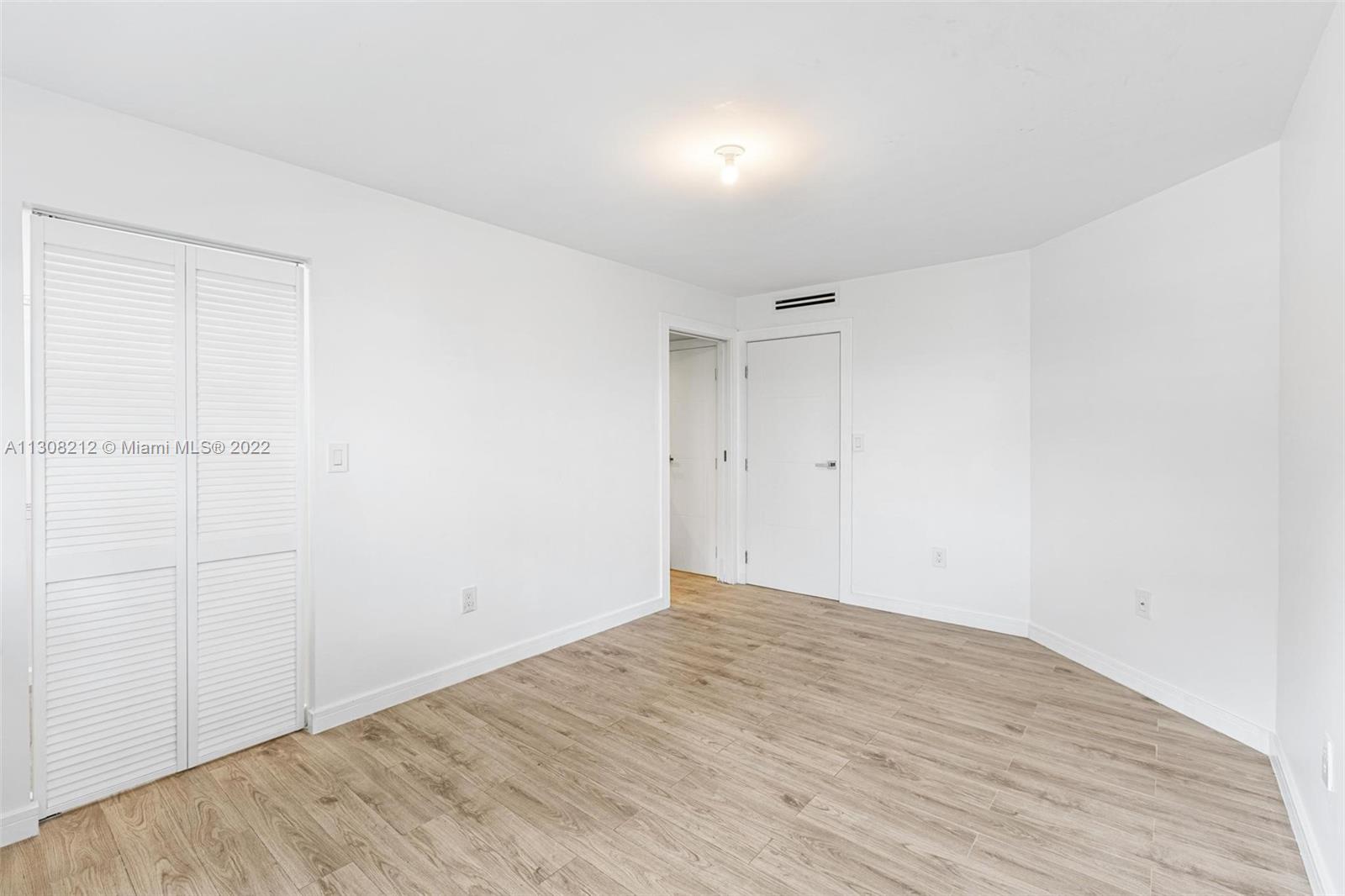 905 NE 199th St Unit: 108