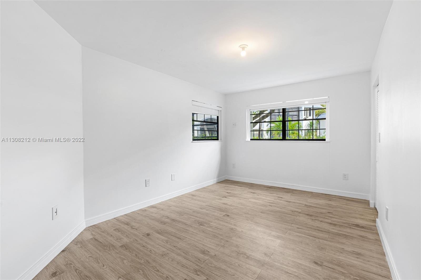 905 NE 199th St Unit: 108