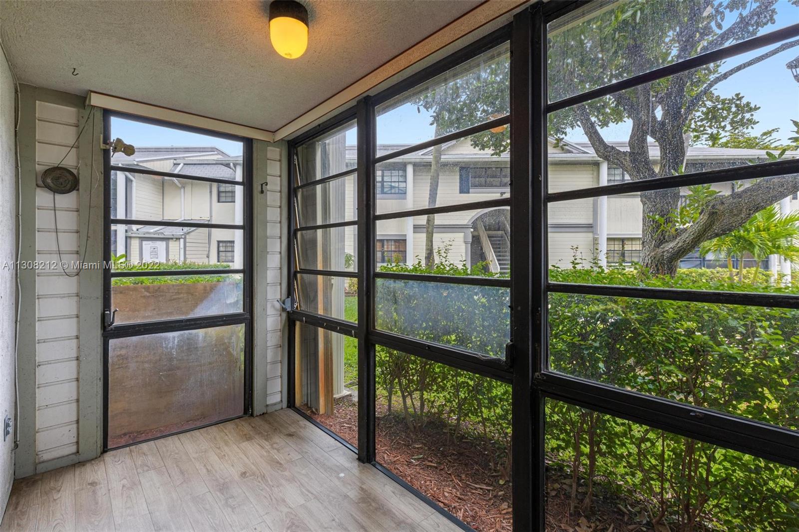 905 NE 199th St Unit: 108