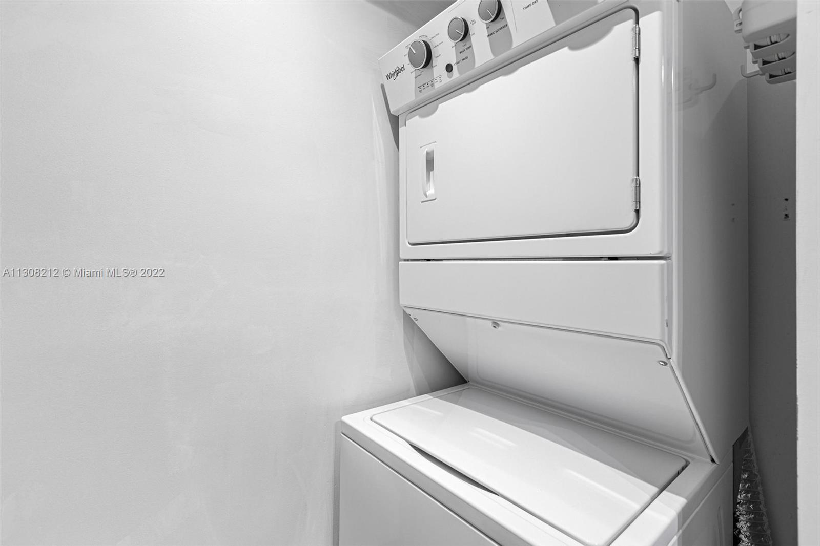 905 NE 199th St Unit: 108