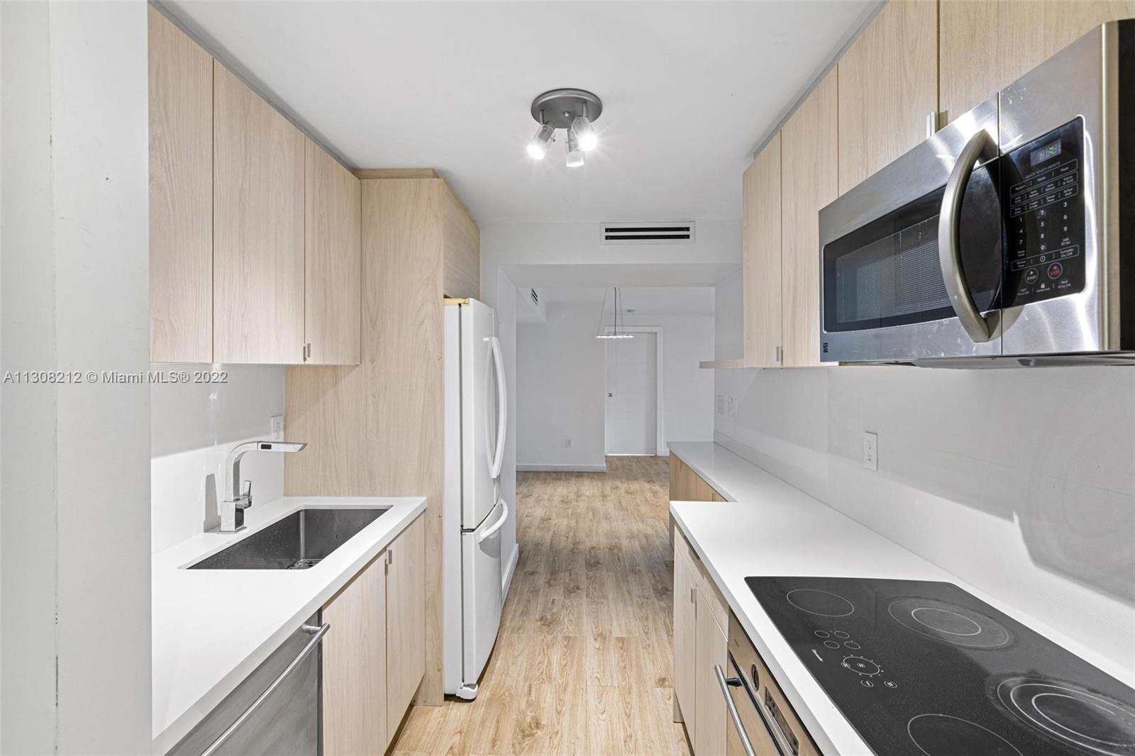 905 NE 199th St Unit: 108