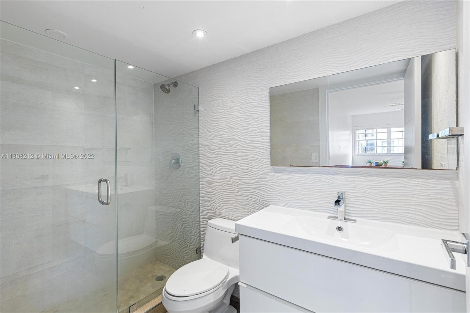 905 NE 199th St Unit: 108