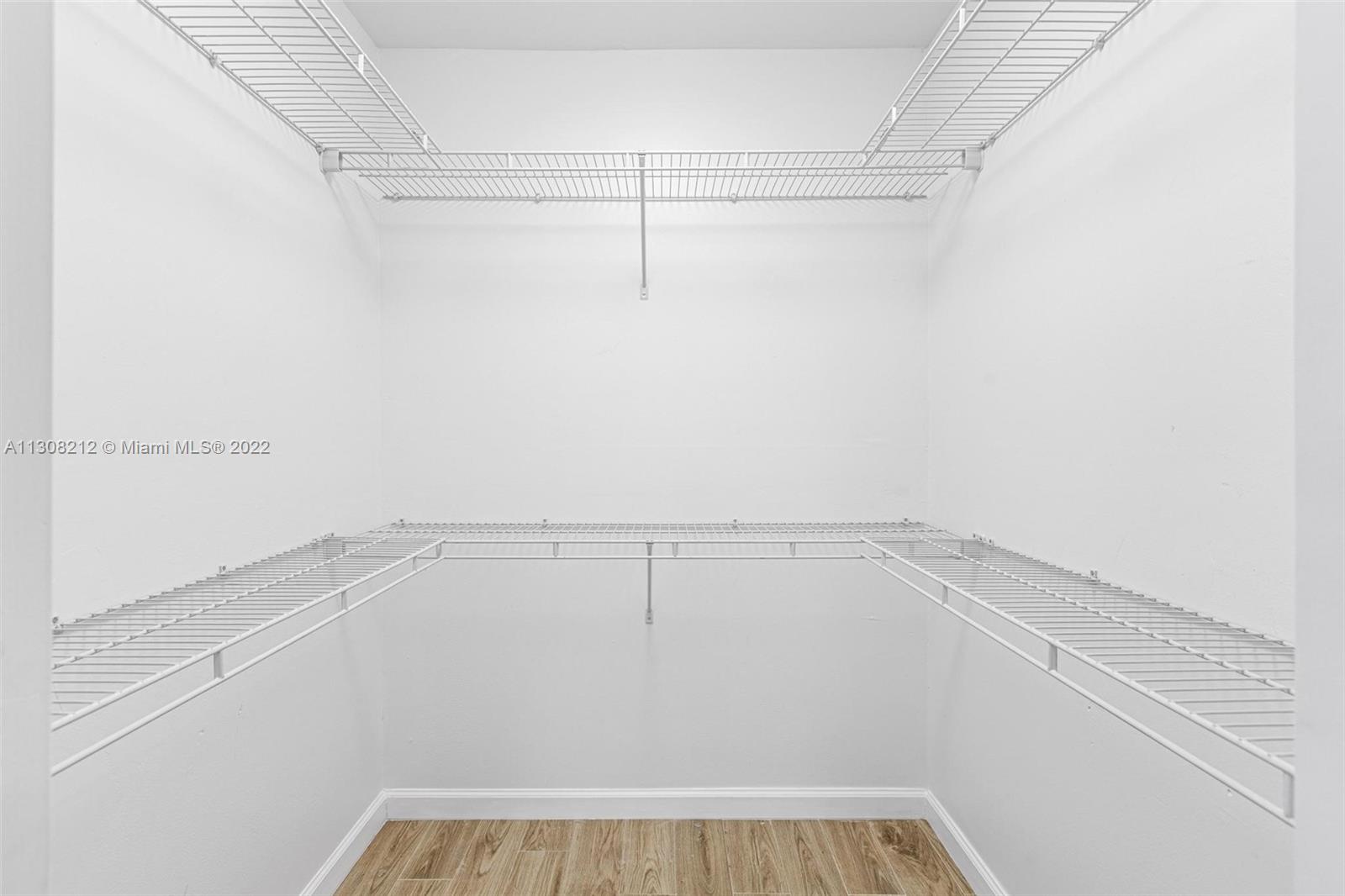 905 NE 199th St Unit: 108