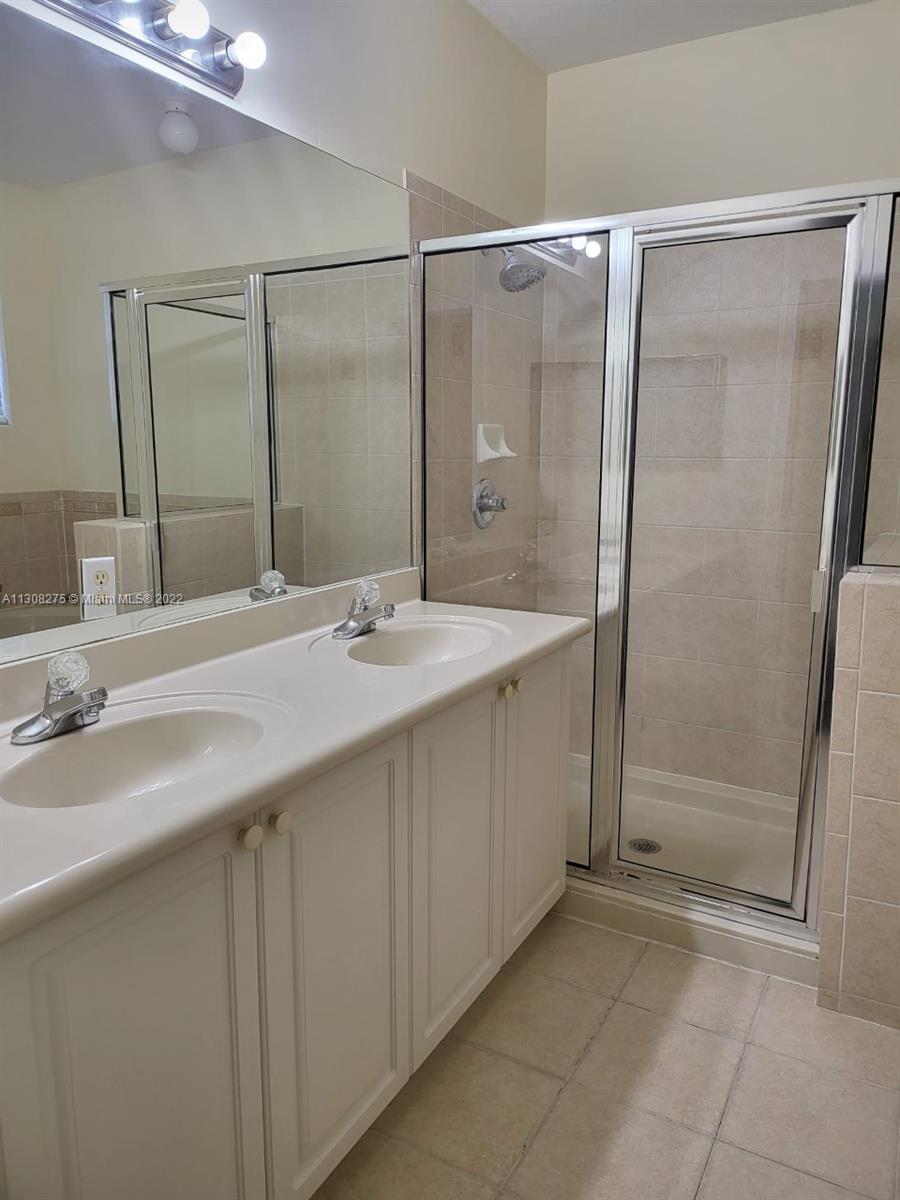 5470 NW 107th Ave Unit: 807