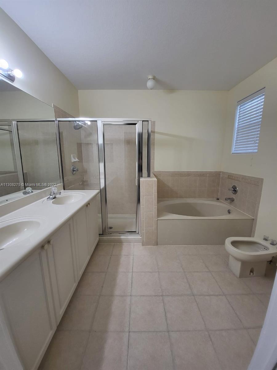 5470 NW 107th Ave Unit: 807