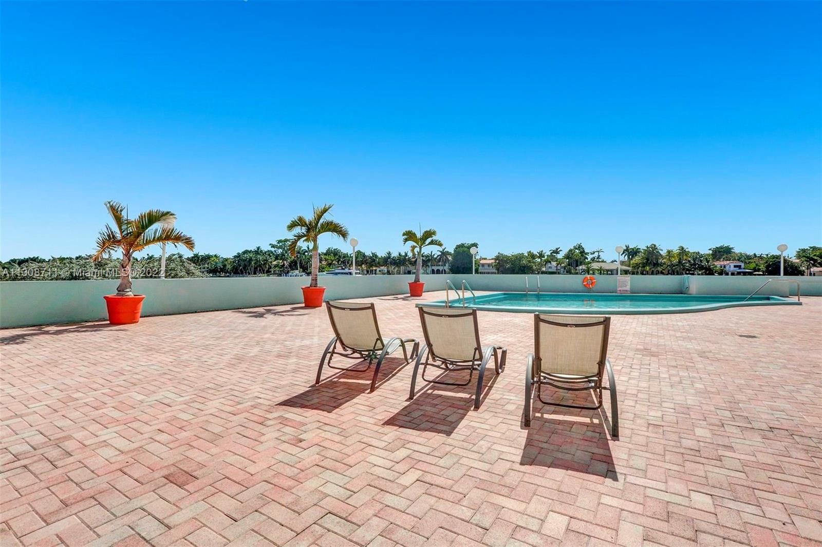 5838 Collins Ave Unit: 10E