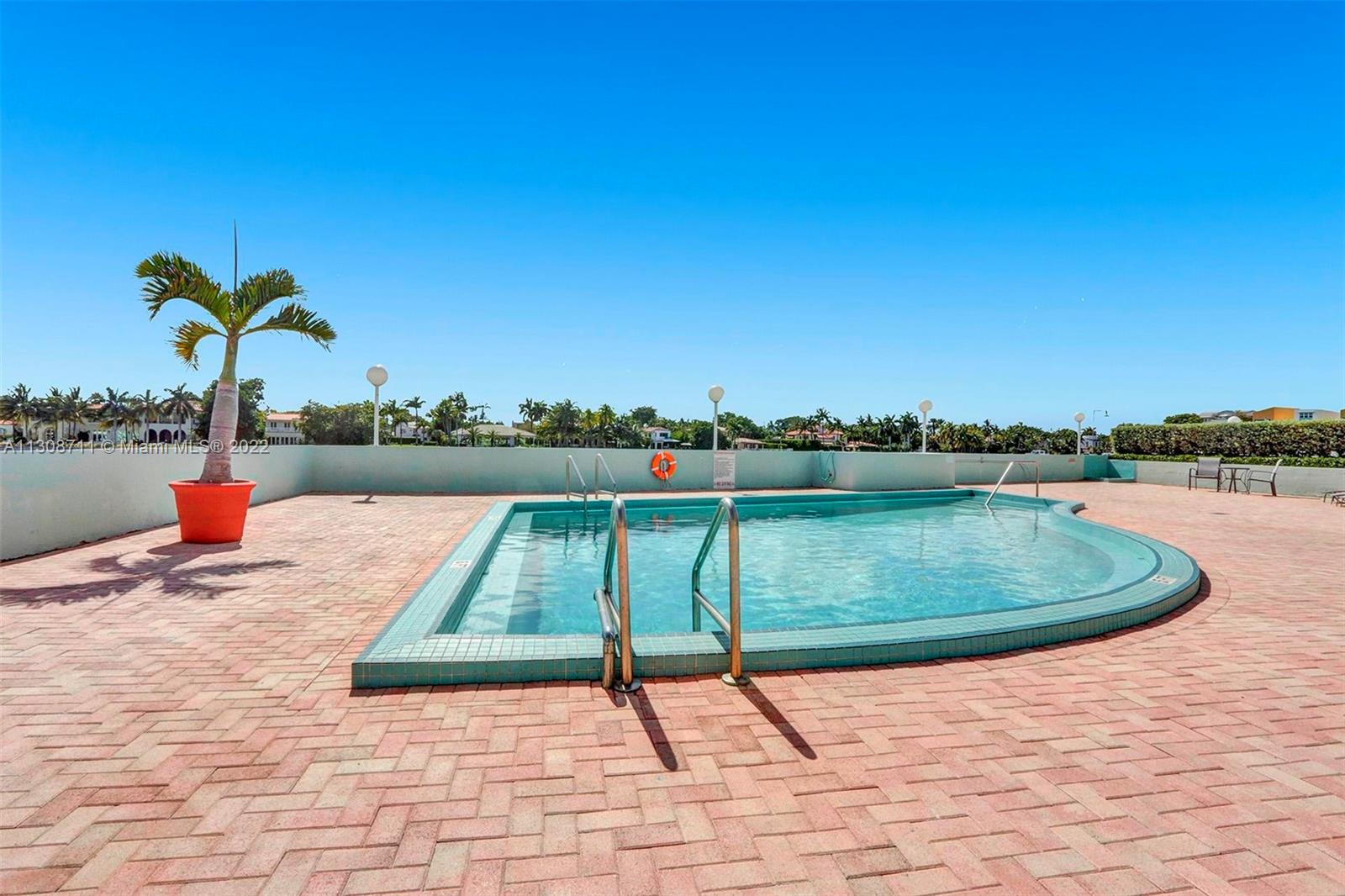 5838 Collins Ave Unit: 10E