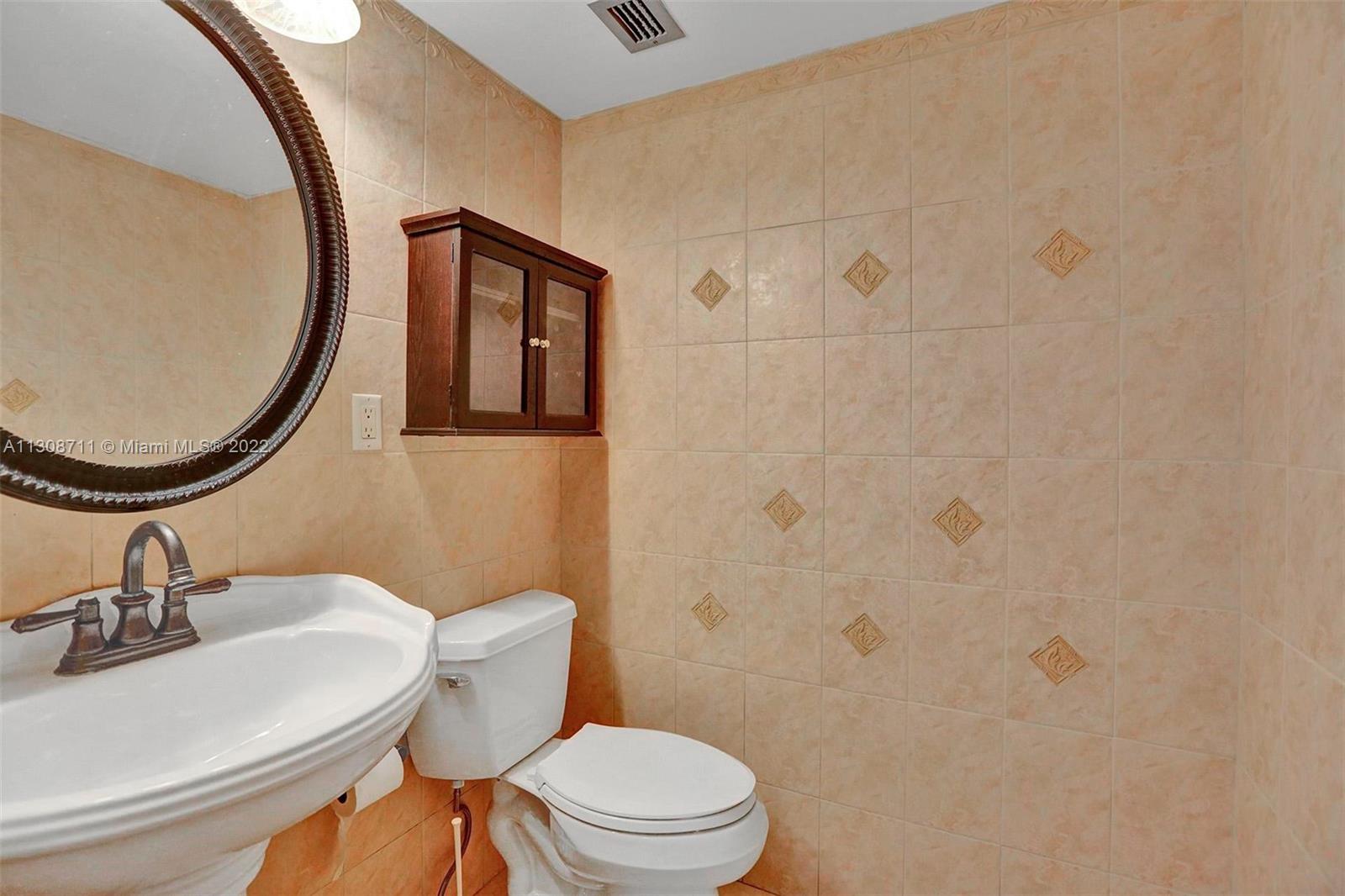 5838 Collins Ave Unit: 10E
