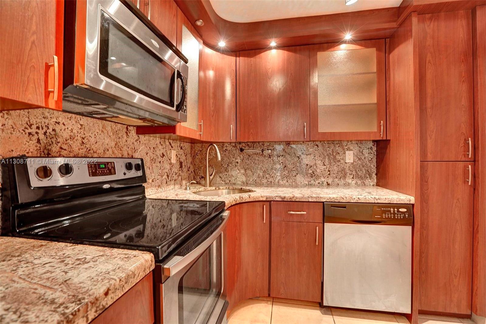 5838 Collins Ave Unit: 10E