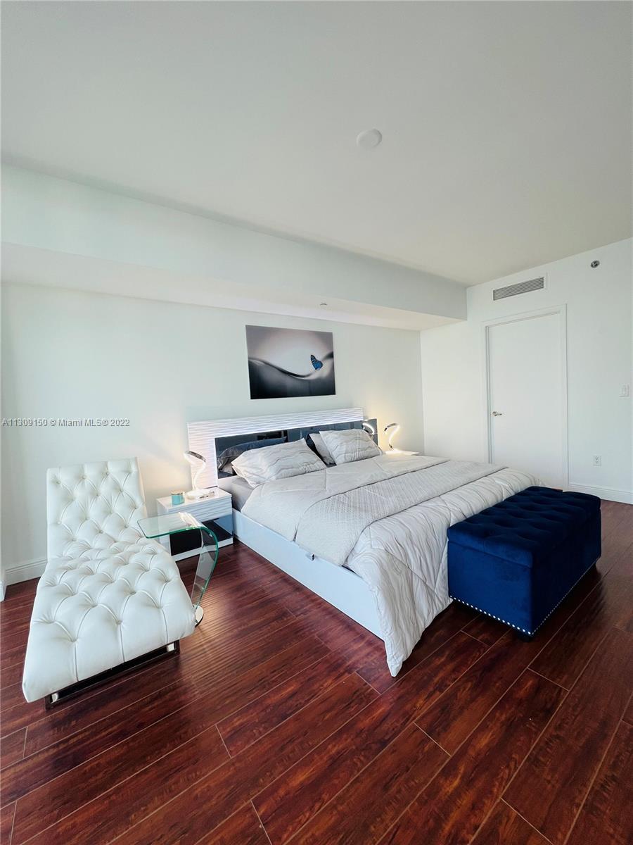 495 Brickell Ave Unit: 2707