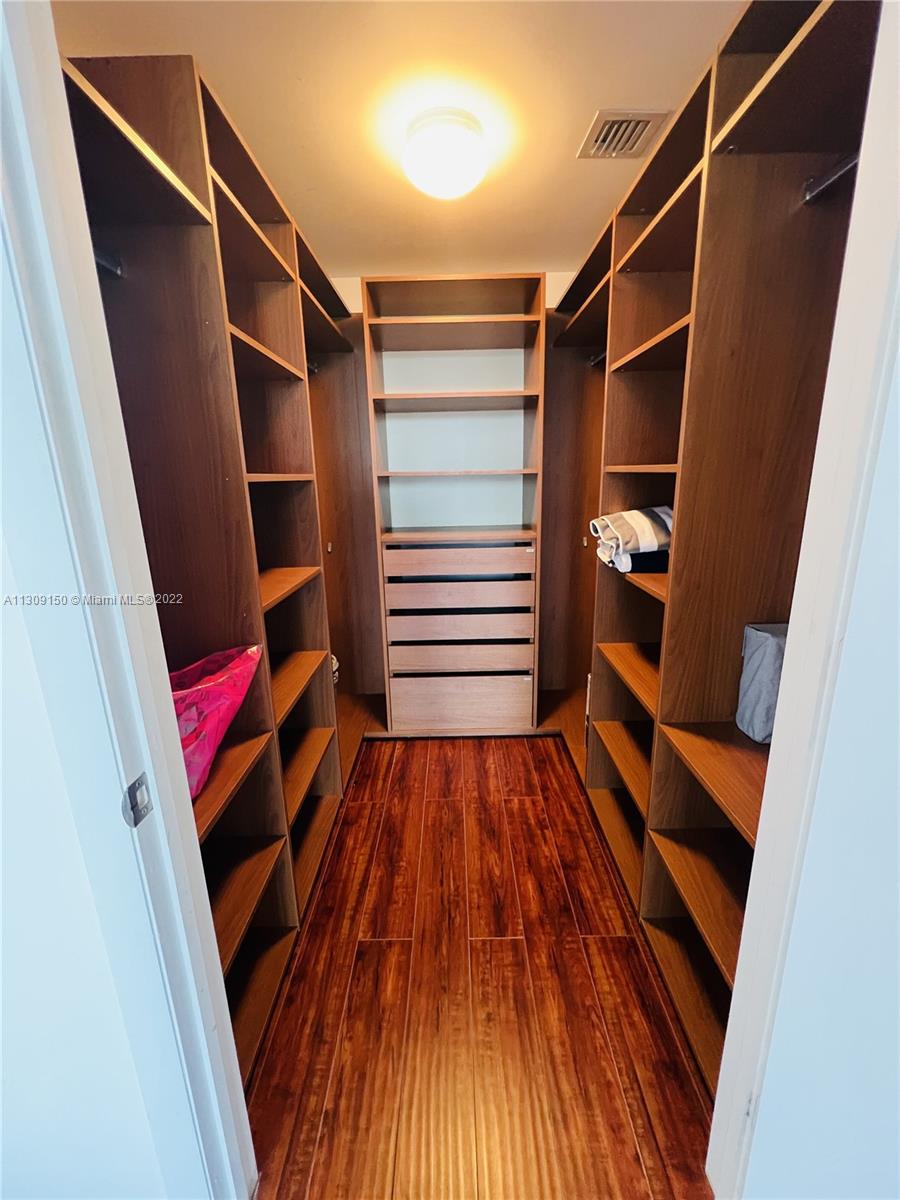 495 Brickell Ave Unit: 2707