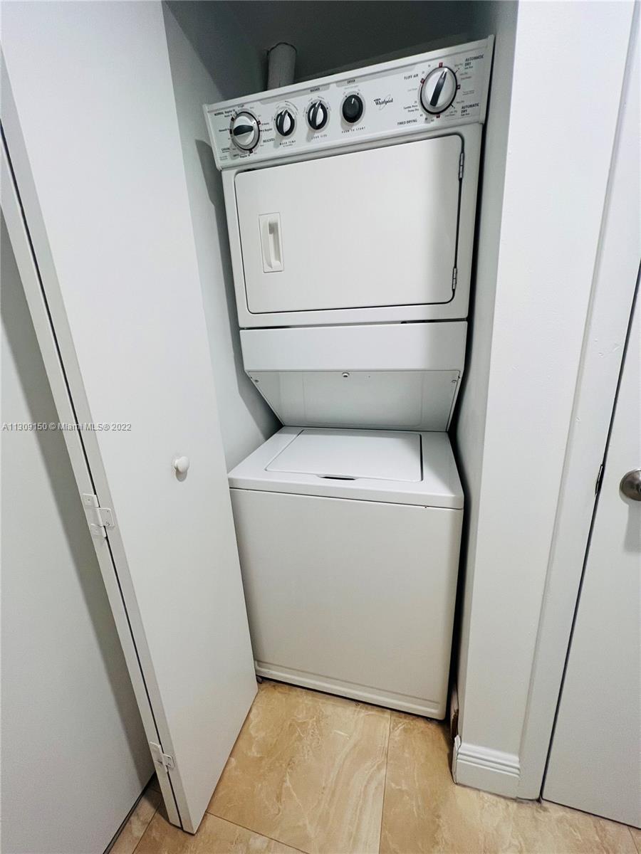 495 Brickell Ave Unit: 2707