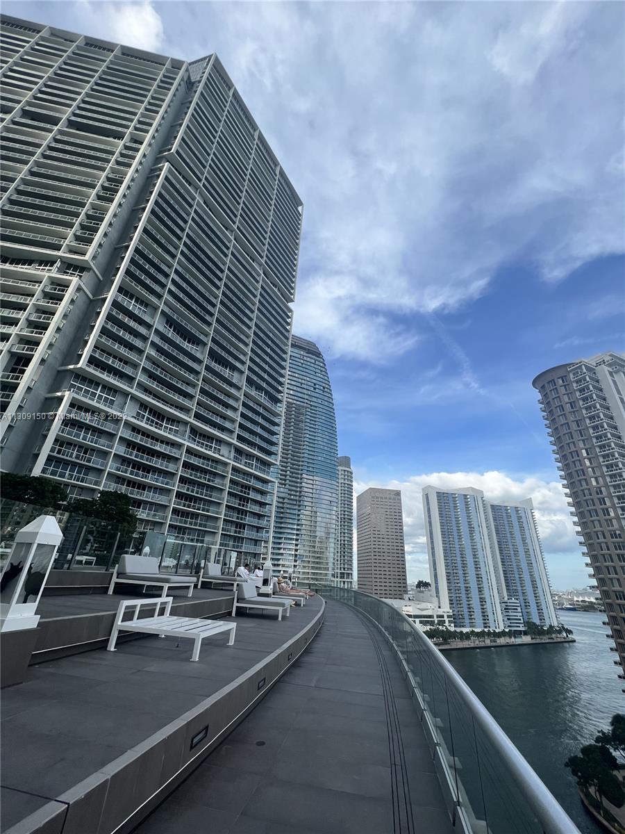 495 Brickell Ave Unit: 2707