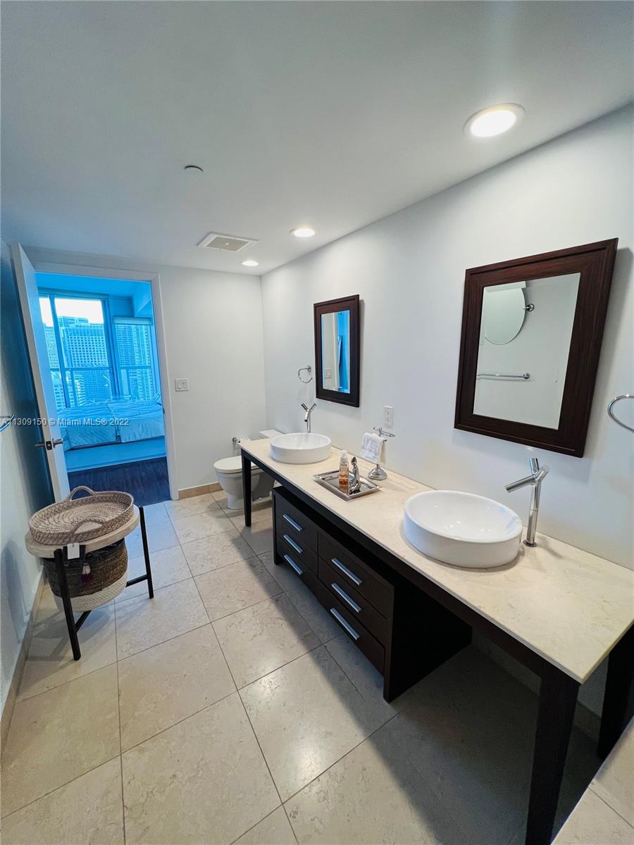 495 Brickell Ave Unit: 2707