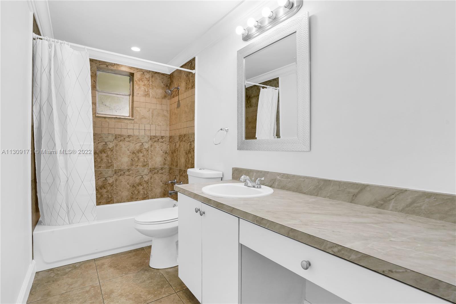 130 NW 87th Ave Unit: H104