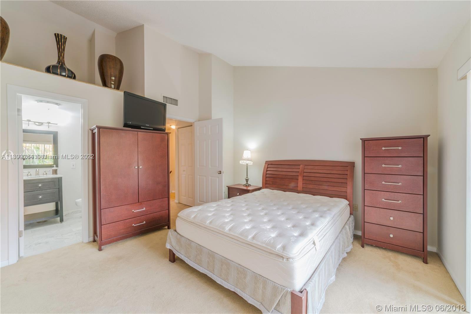 10202 SW 77th Ct Unit: 10202