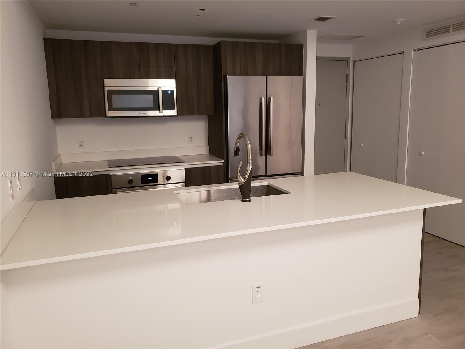488 NE 18th St Unit: 207