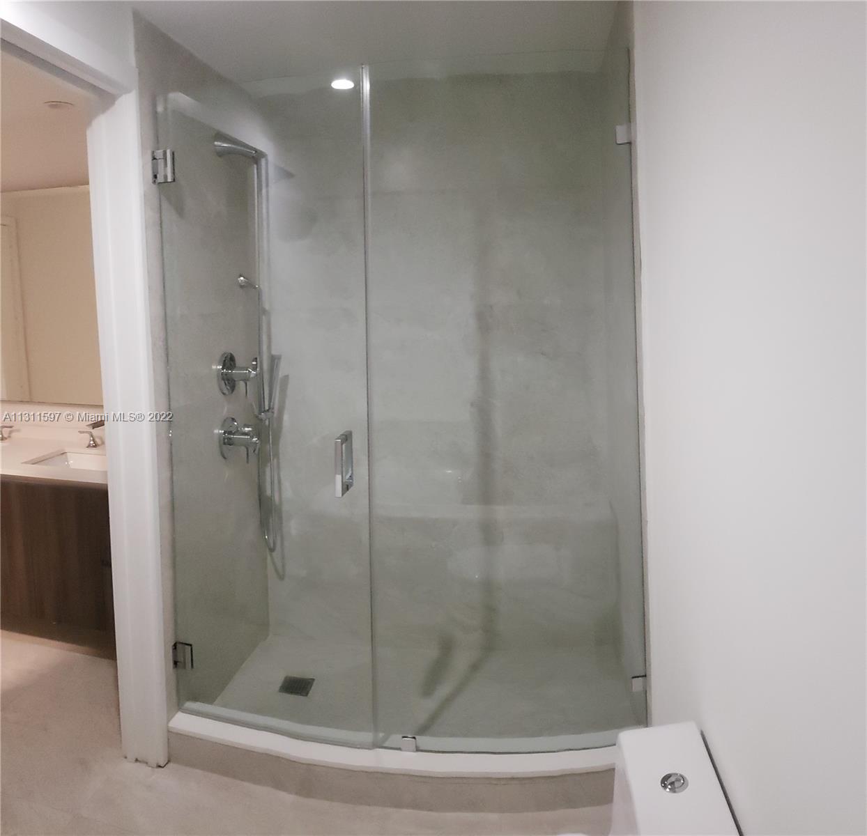 488 NE 18th St Unit: 207