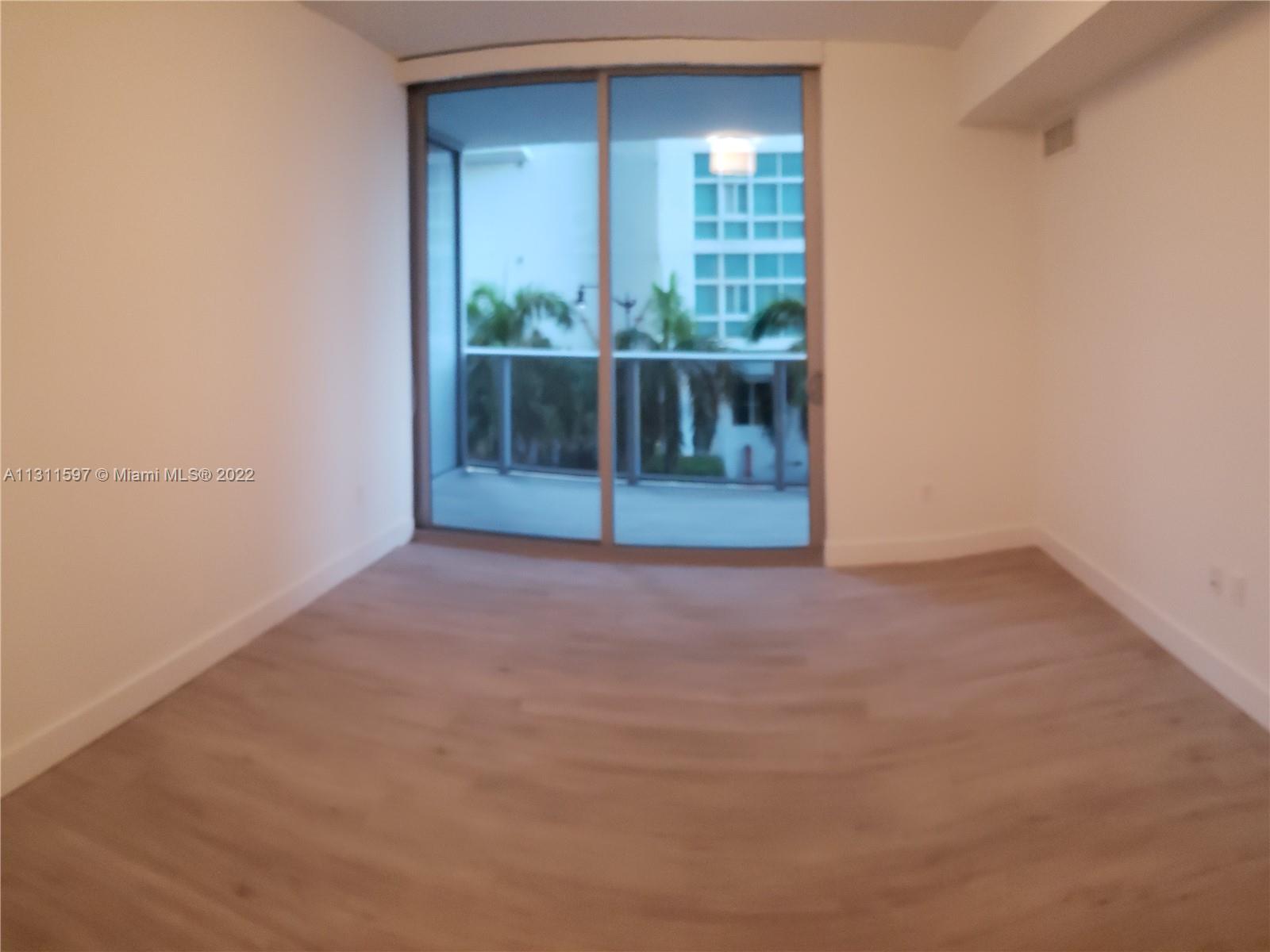 488 NE 18th St Unit: 207