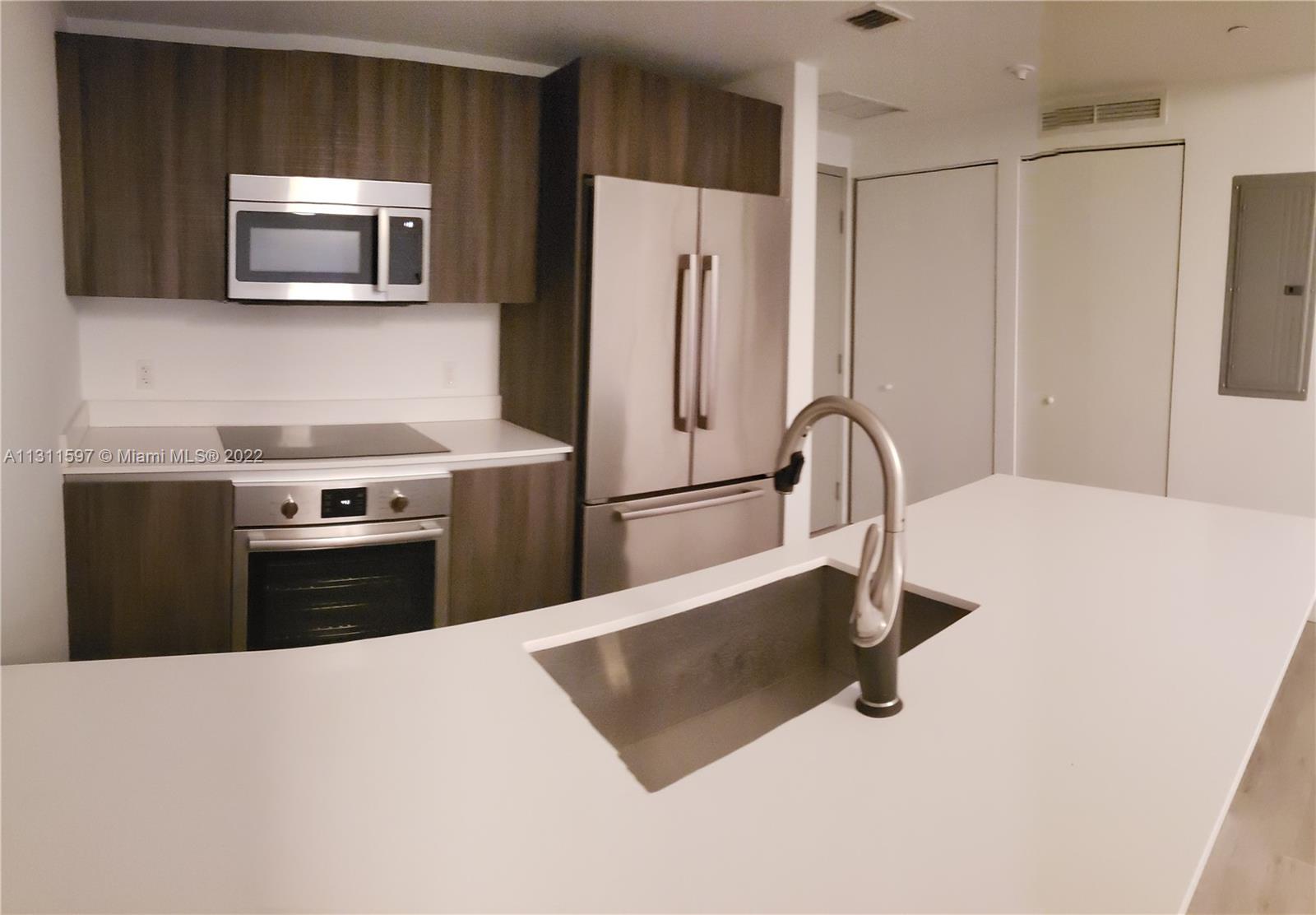 488 NE 18th St Unit: 207