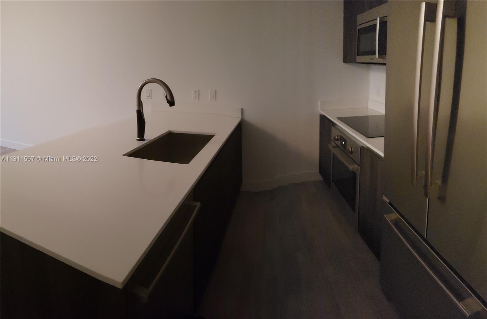 488 NE 18th St Unit: 207