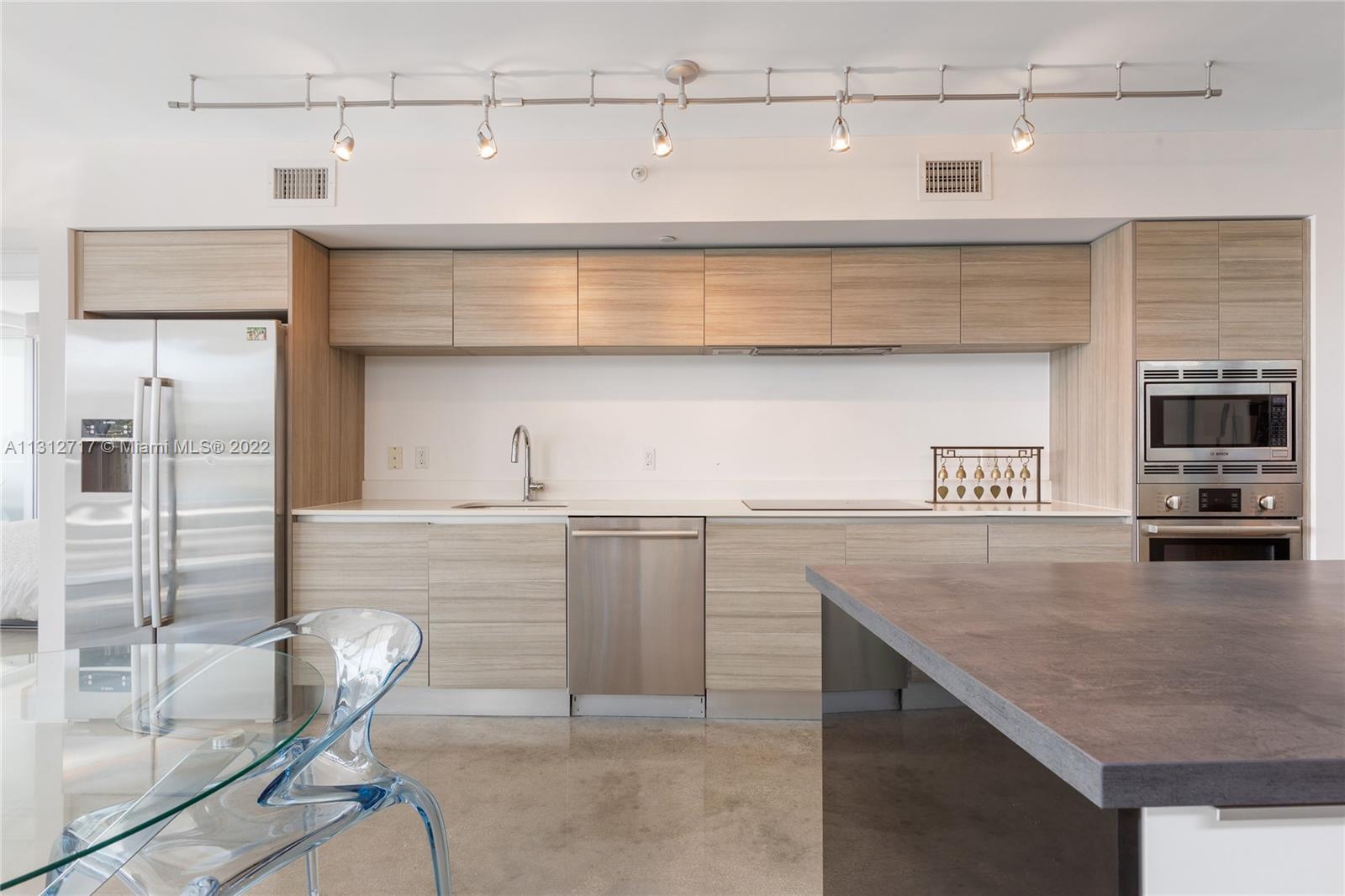 6620 Indian Creek Dr Unit: 208