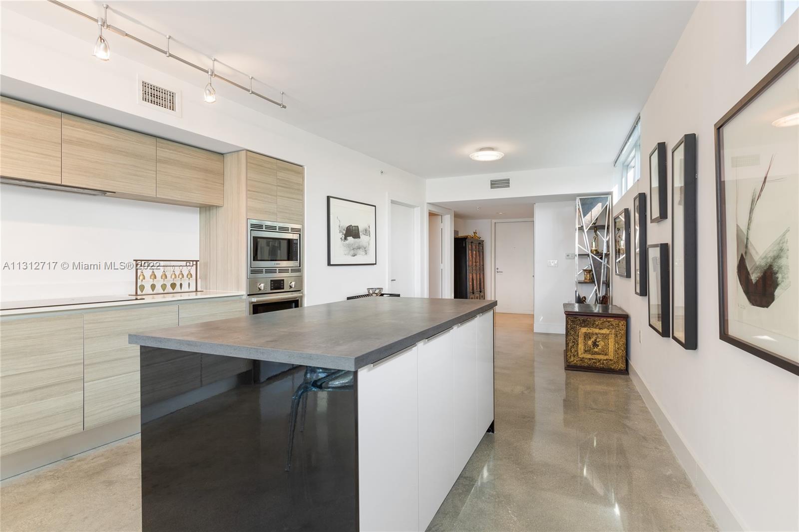 6620 Indian Creek Dr Unit: 208