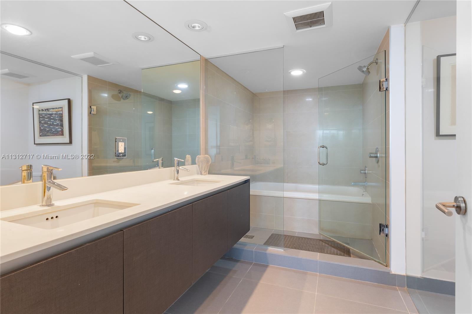 6620 Indian Creek Dr Unit: 208