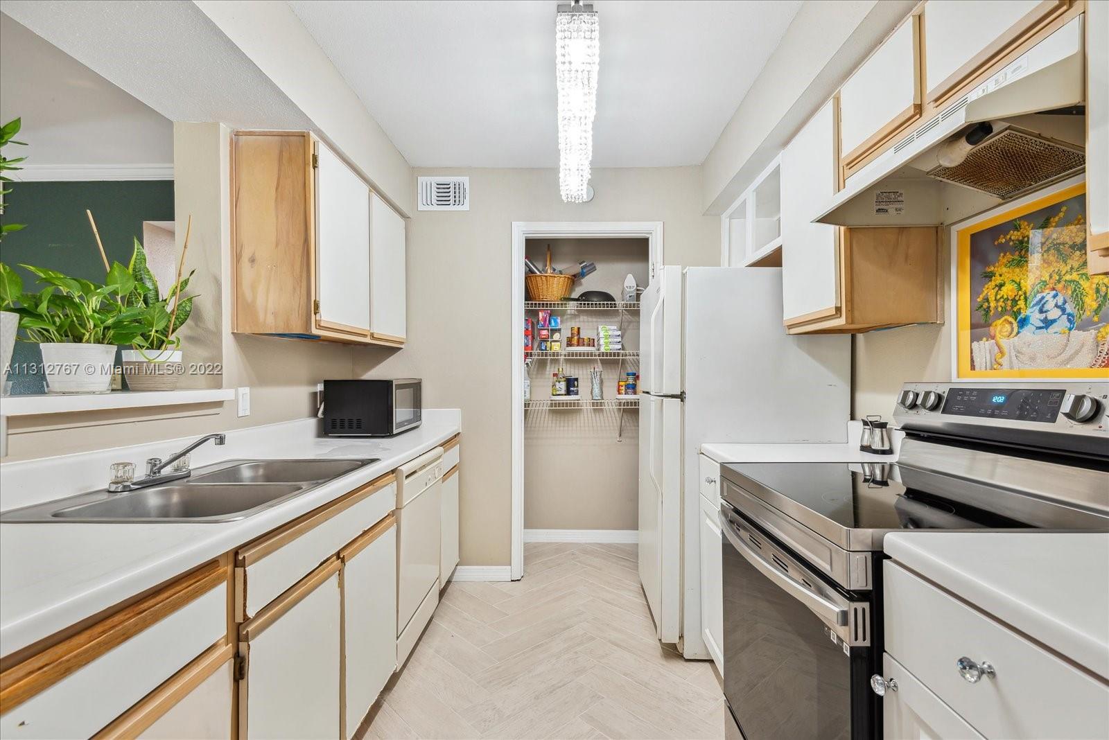 2300 NW 33rd St Unit: 904