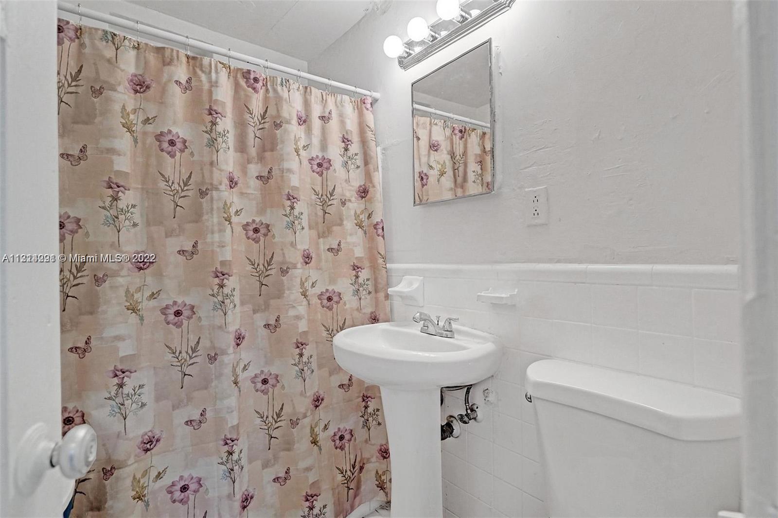 6860 Abbott Ave Unit: 3