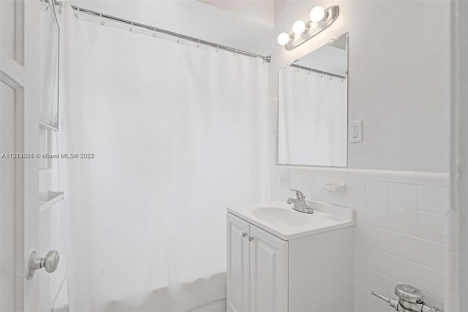 6860 Abbott Ave Unit: 3