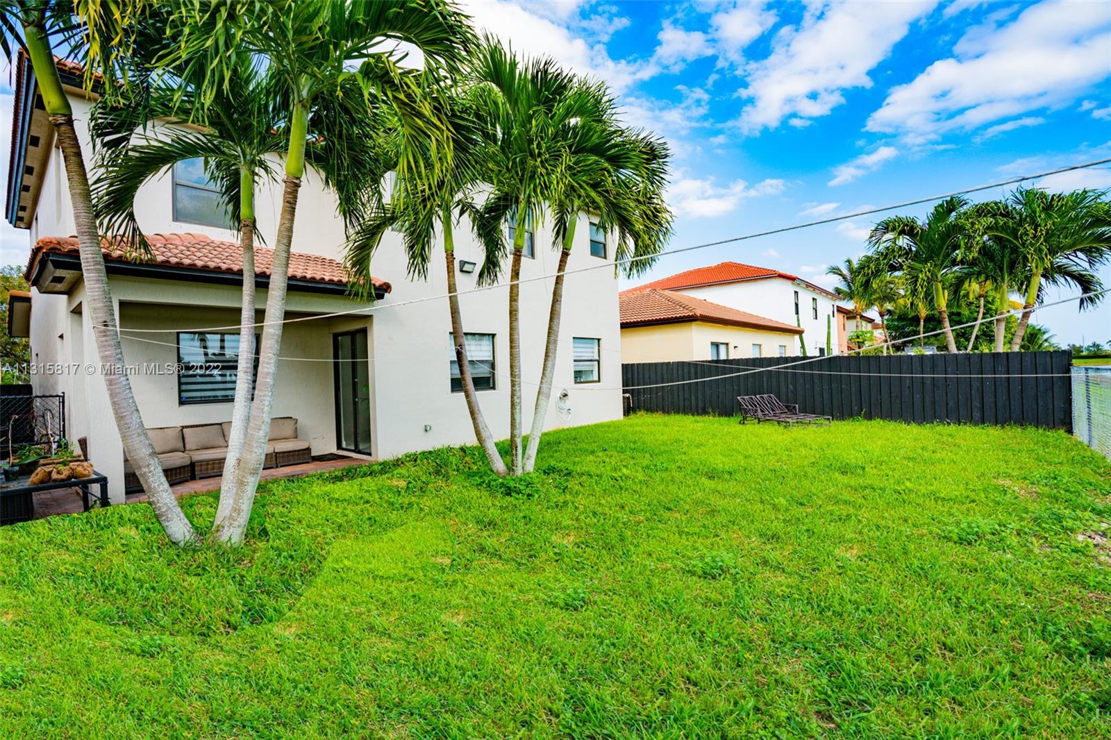 657 SE 37th Pl