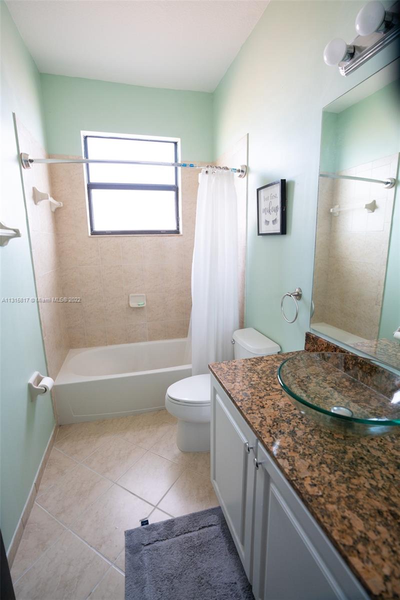 657 SE 37th Pl