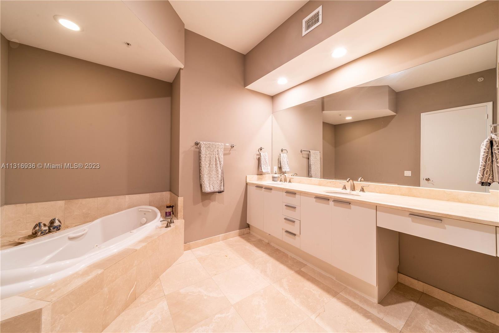14951 Royal Oaks Ln Unit: 102