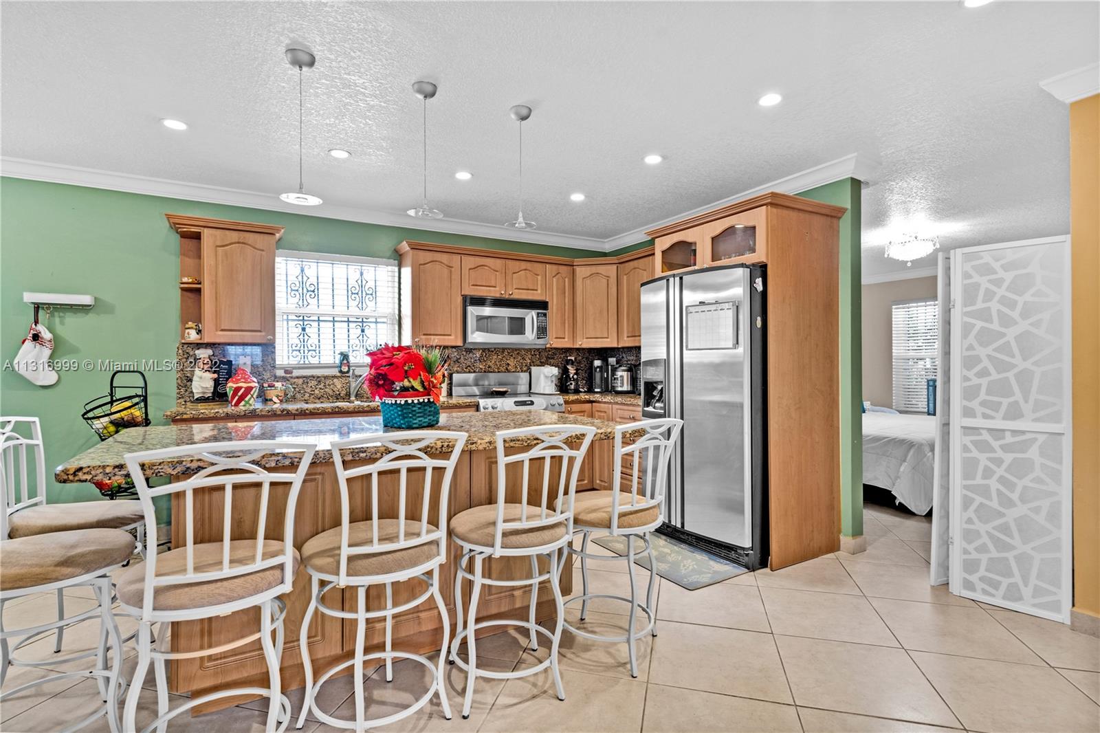 1410 W 40th St
