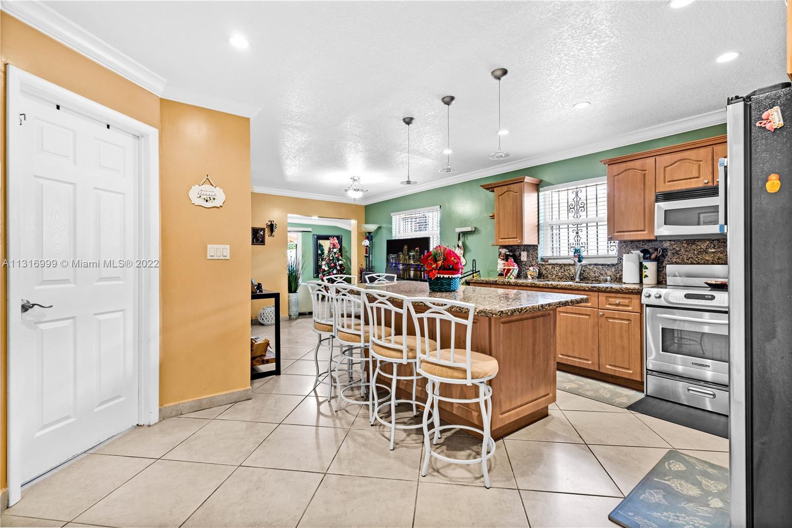 1410 W 40th St