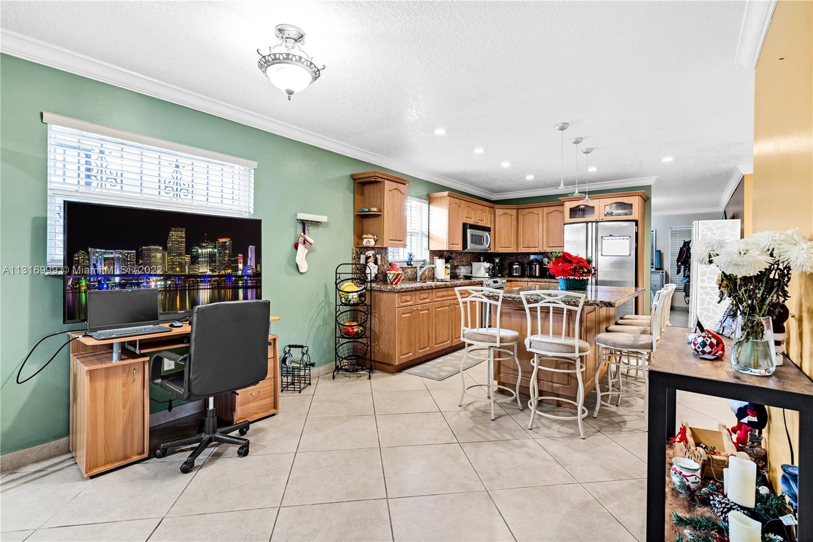 1410 W 40th St