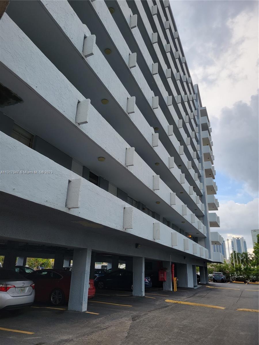 3703 NE 166th St Unit: 808