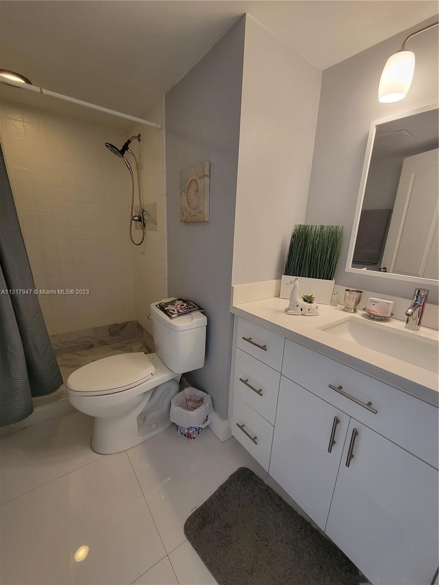 3703 NE 166th St Unit: 808